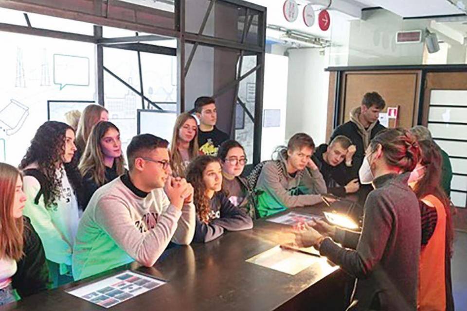 Students Use Augmented Reality As A Tool to Learn About Sustainable Development